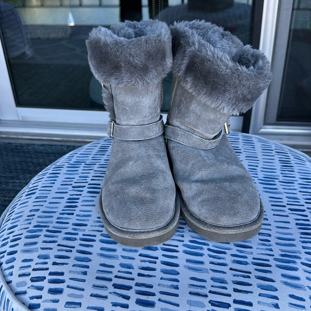 Size 8 grey faux fur lined boot with buckles - wear like a size 7 or smaller.
